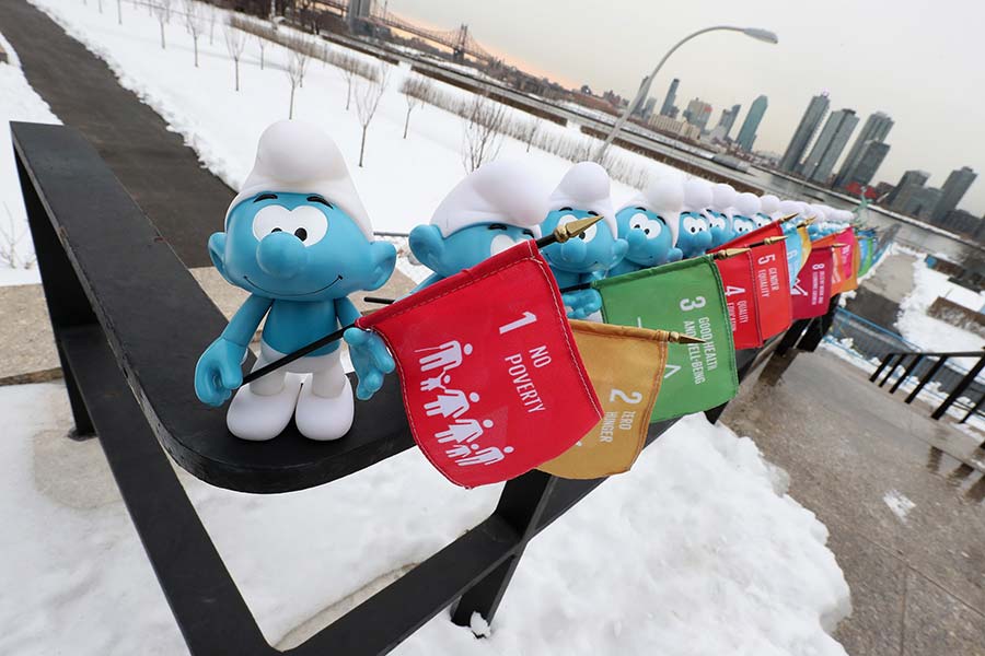 The Smurfs Occupy UN on International Day Of Happiness