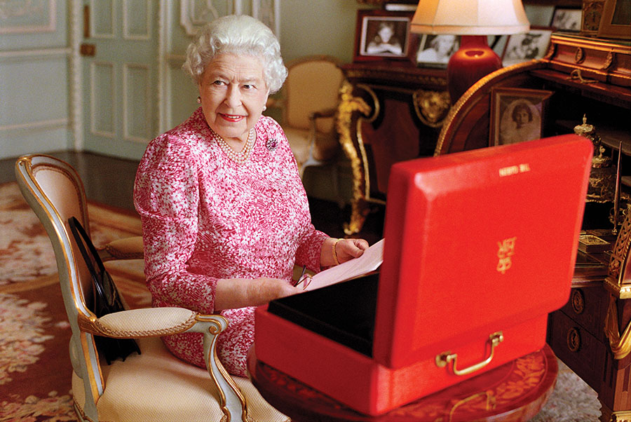Talking with Queen Elizabeth II Taught Me a  Powerful Lesson About the Art of Conversation